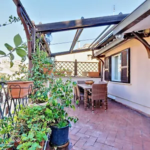 Frattina Family Romantic Superior Apartment